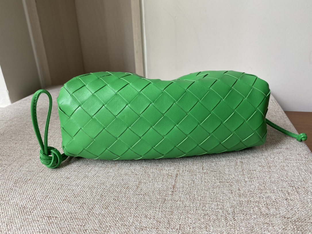 Mini Pouch Intrecciato Leather Clutch Bombou Green